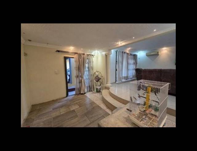 3 BEDROOM HOUSE FOR SALE IN WOODVIEW